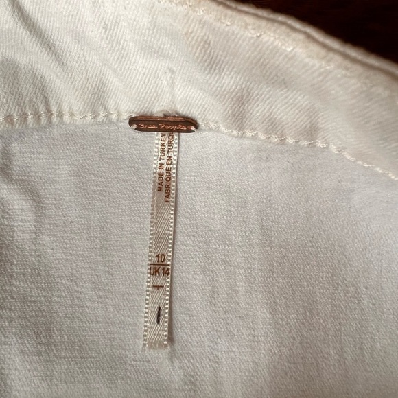 Free People white size 10 white denim mini skirt EUC - Picture 12 of 15